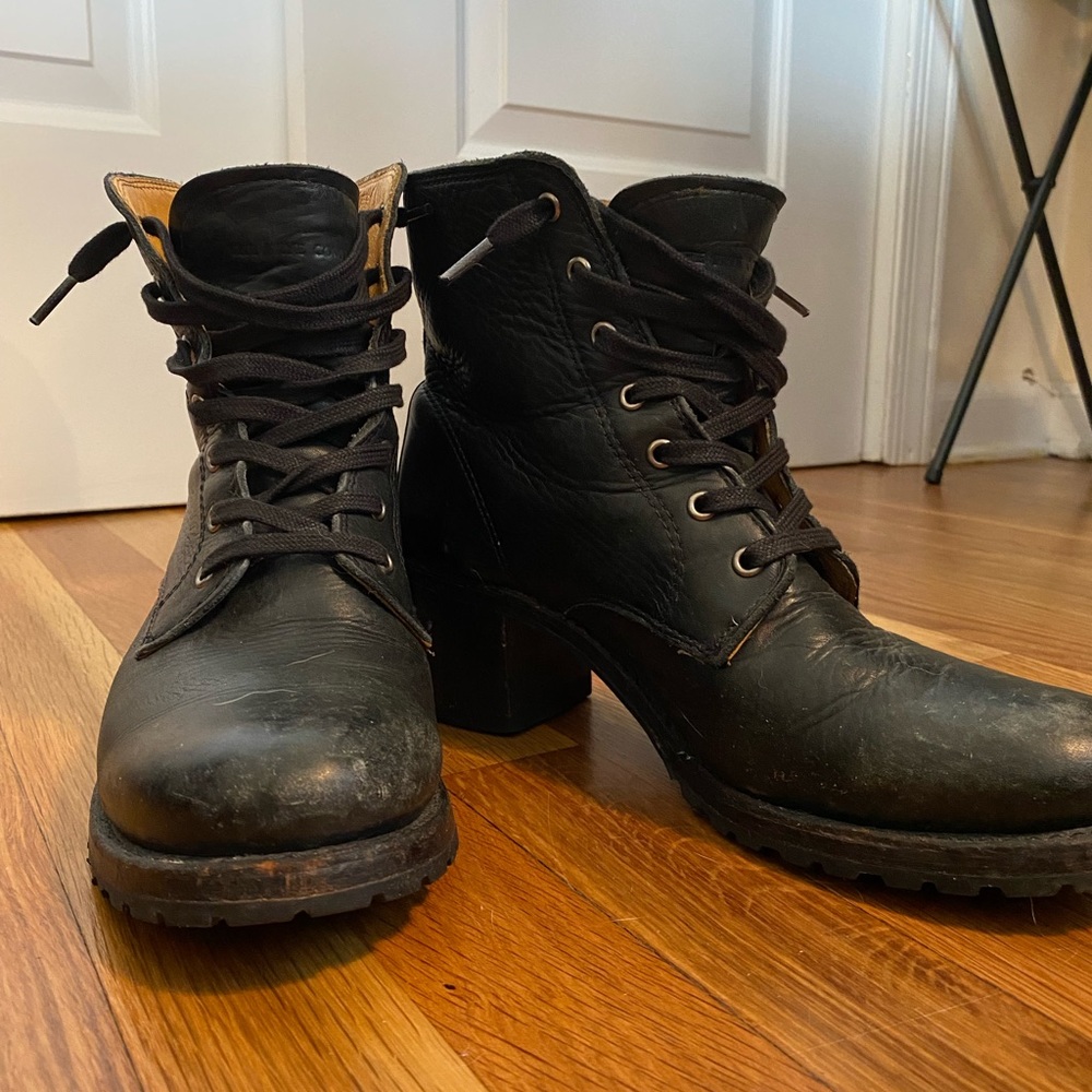 Frye Sabrina black lace up boots, women’s sz 10.
